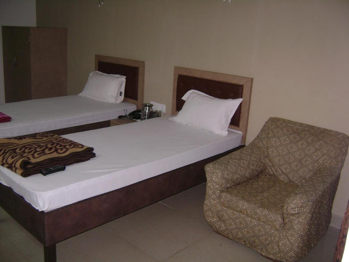 Natraj Hotel Darbhanga Extérieur photo